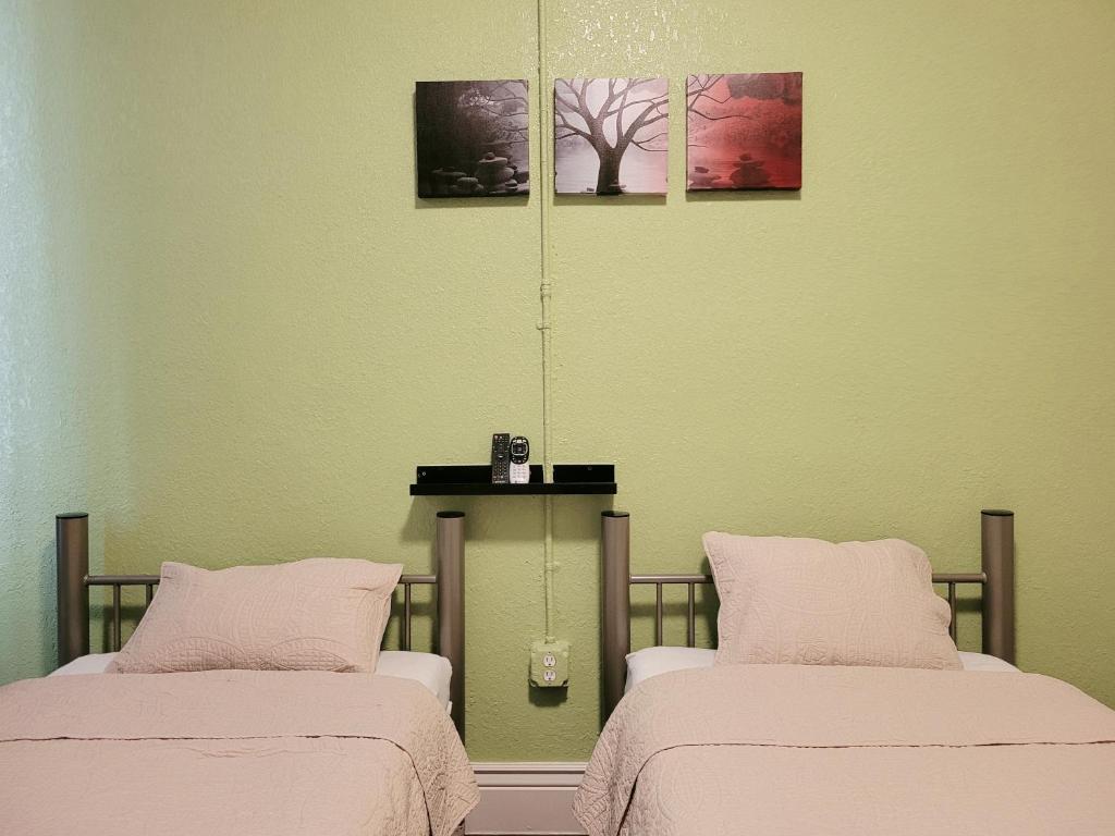 Twin Room with Shower