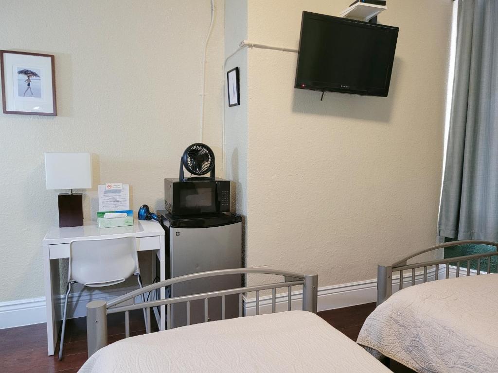 Twin Room with Shower