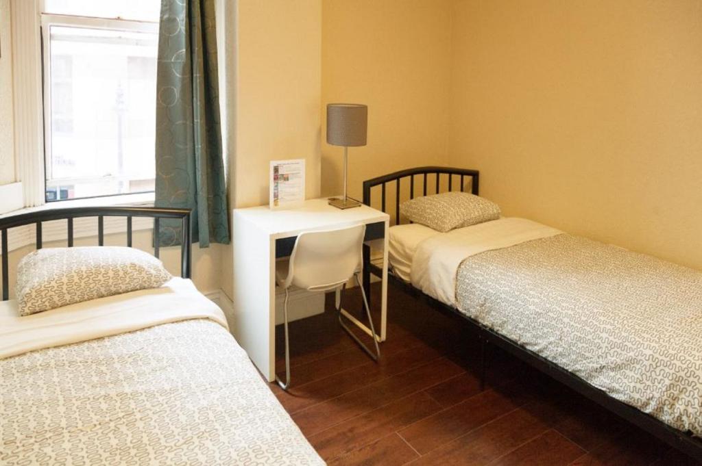 Twin Room with Shower