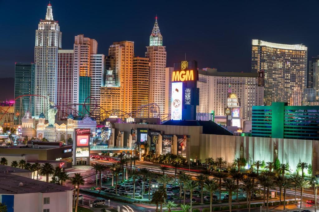 Queen Room with Strip View