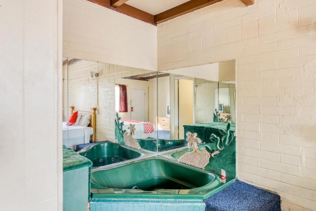 Premium King Bed Smoking