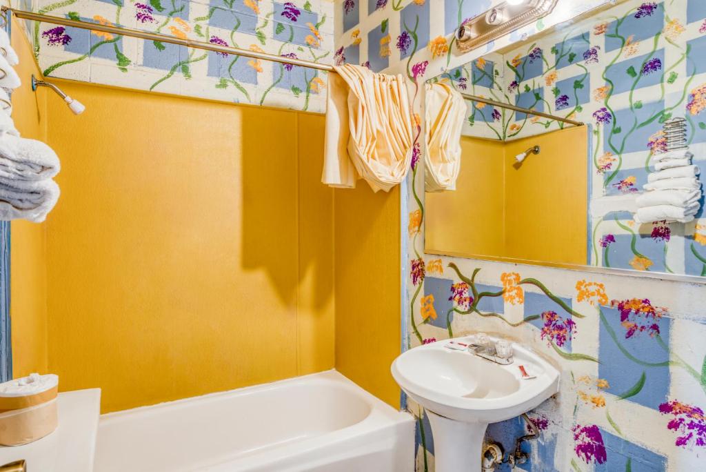 Premium King Bed Smoking