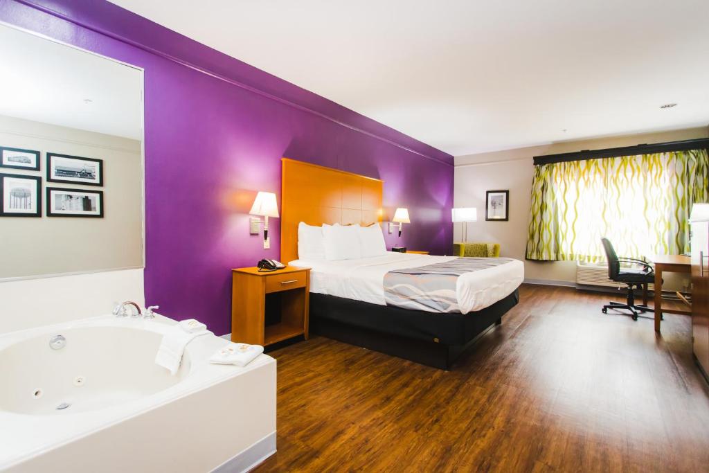 Standard King with Jacuzzi