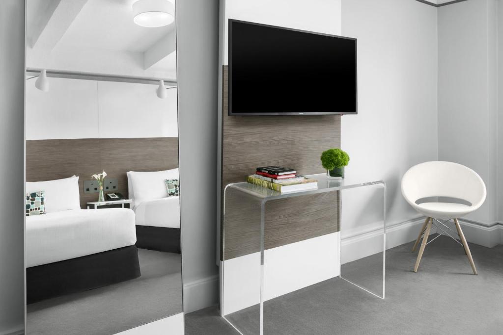 Superior Room with Two Double Beds