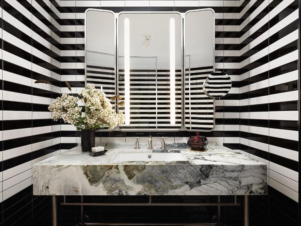 Panoramic Park View Studio Suite