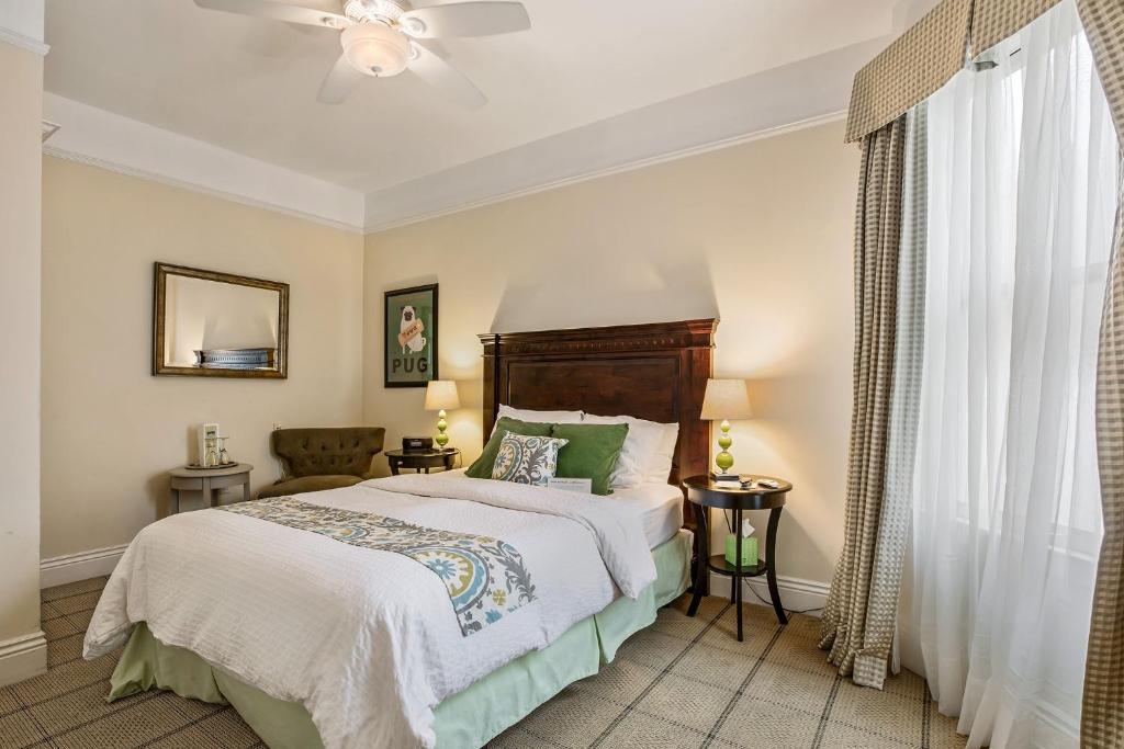 Queen Room with Private Bath