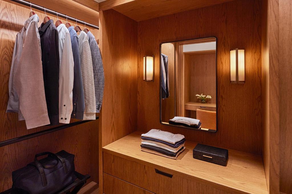 Corner One-Bedroom King Suite