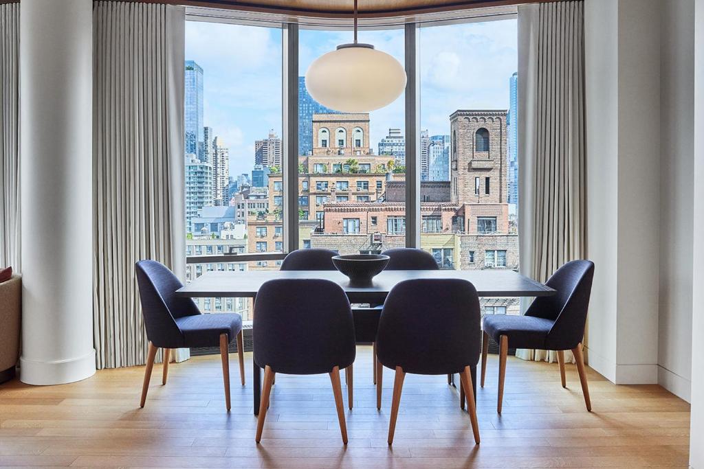 Skyline Corner One Bedroom Suite