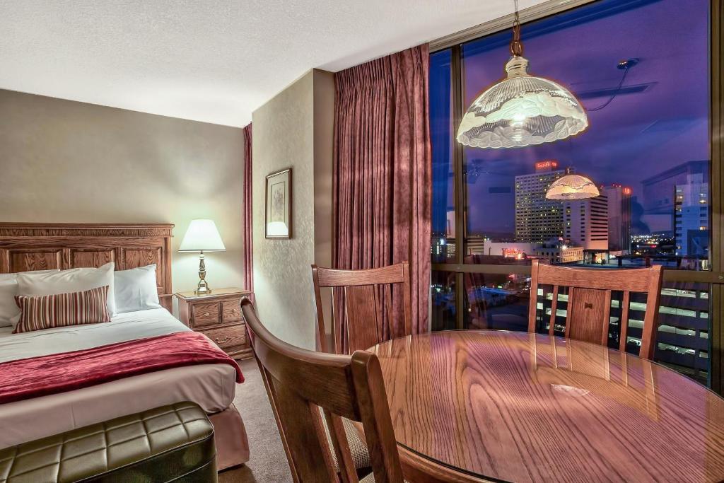 Deluxe Queen Room with Two Queen Beds – Non-Smoking