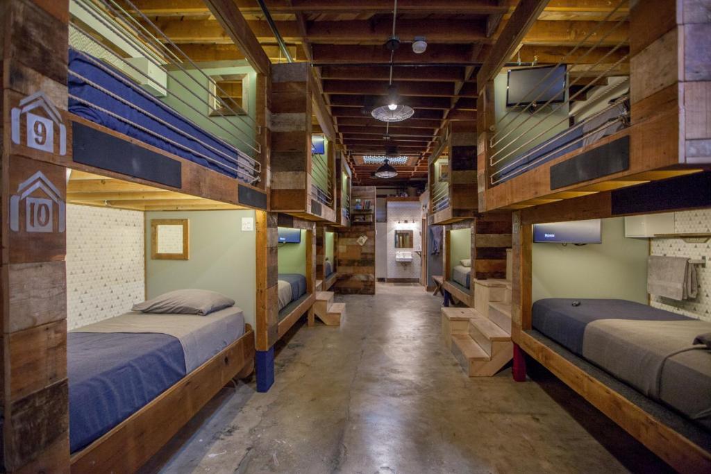 Bed in 10-Bed Mixed Dormitory Room
