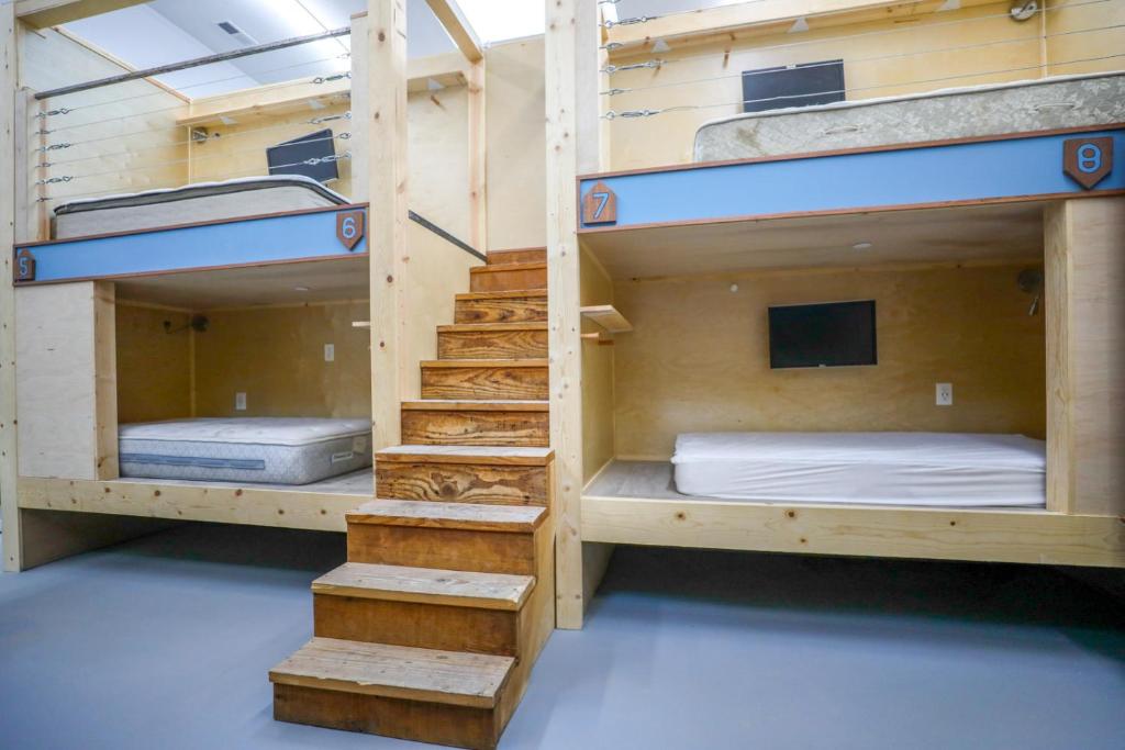 Single Bed in Mixed Dormitory Room