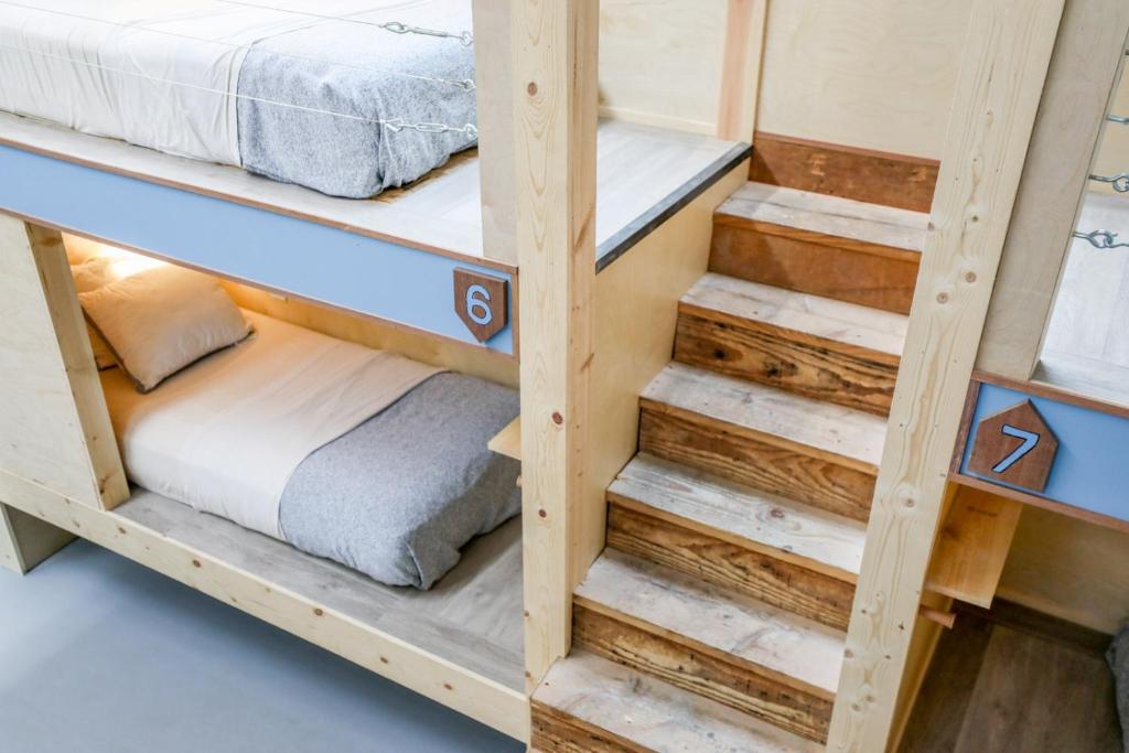 Single Bed in Mixed Dormitory Room