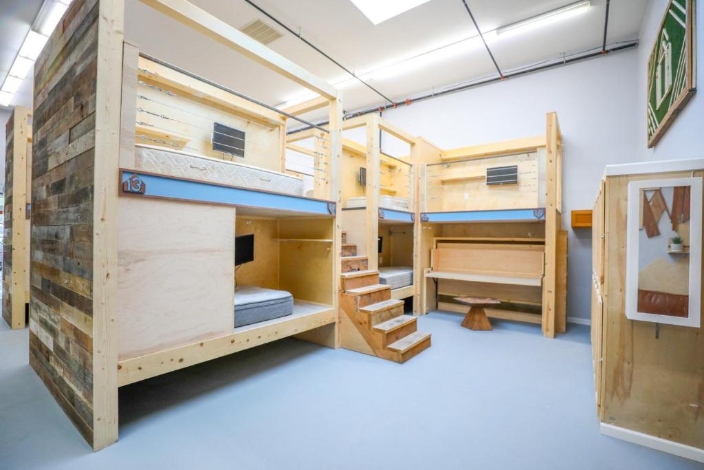 Single Bed in Mixed Dormitory Room