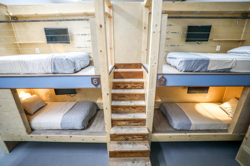 Single Bed in Mixed Dormitory Room