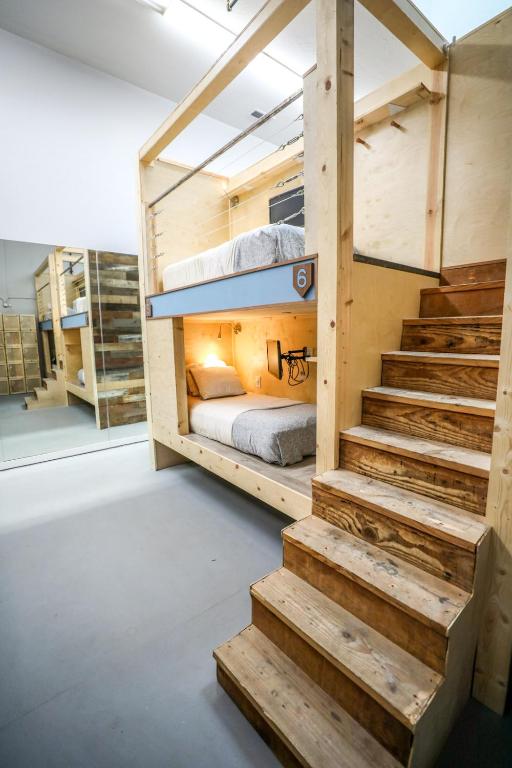 Single Bed in Mixed Dormitory Room