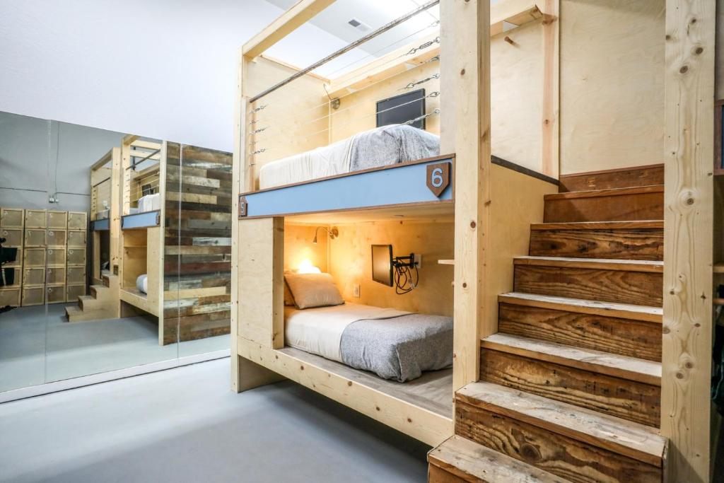 Single Bed in Mixed Dormitory Room