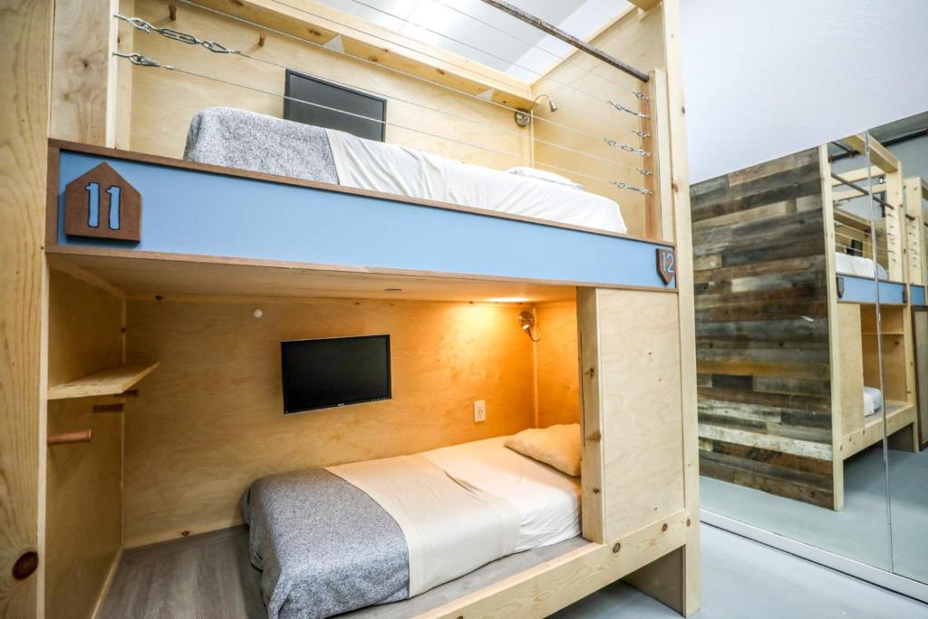 Single Bed in Mixed Dormitory Room