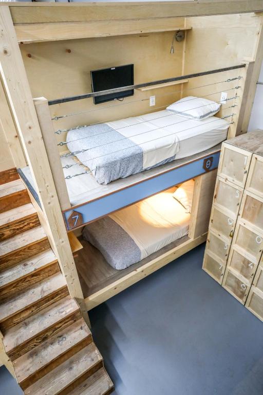Single Bed in Mixed Dormitory Room