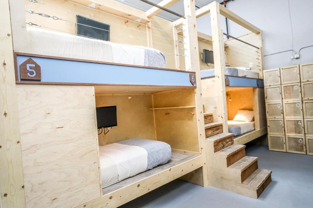 Single Bed in Mixed Dormitory Room
