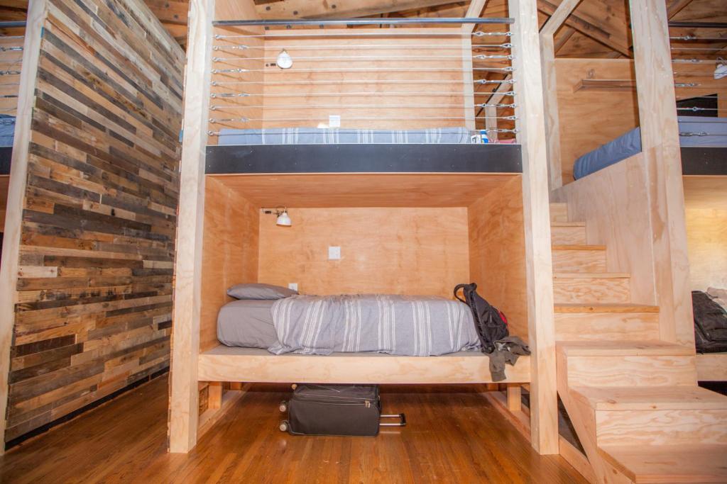 Single Bed in Mixed Dormitory Room