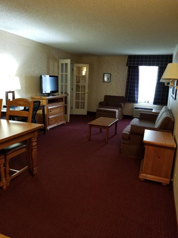 Double Suite with Two Double Beds – Non-Smoking