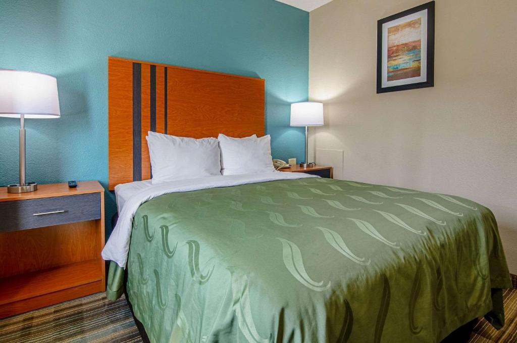 Queen Room – Non-Smoking