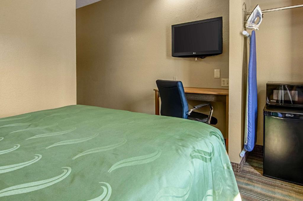 Queen Room – Non-Smoking