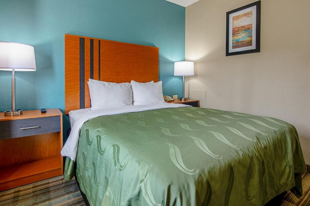 Queen Room – Non-Smoking