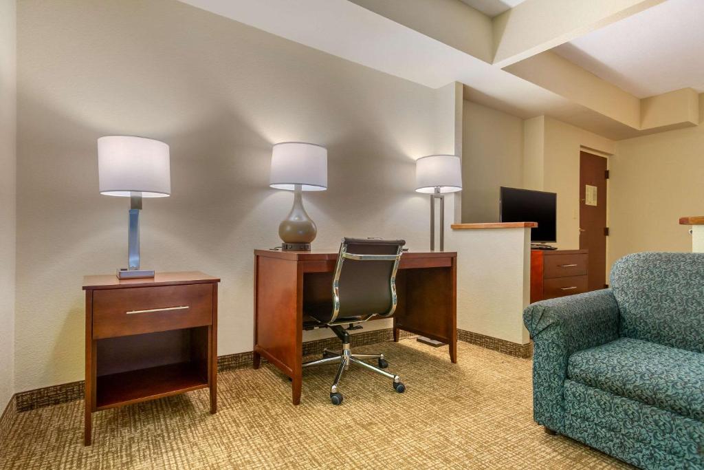 King Suite – Non-Smoking