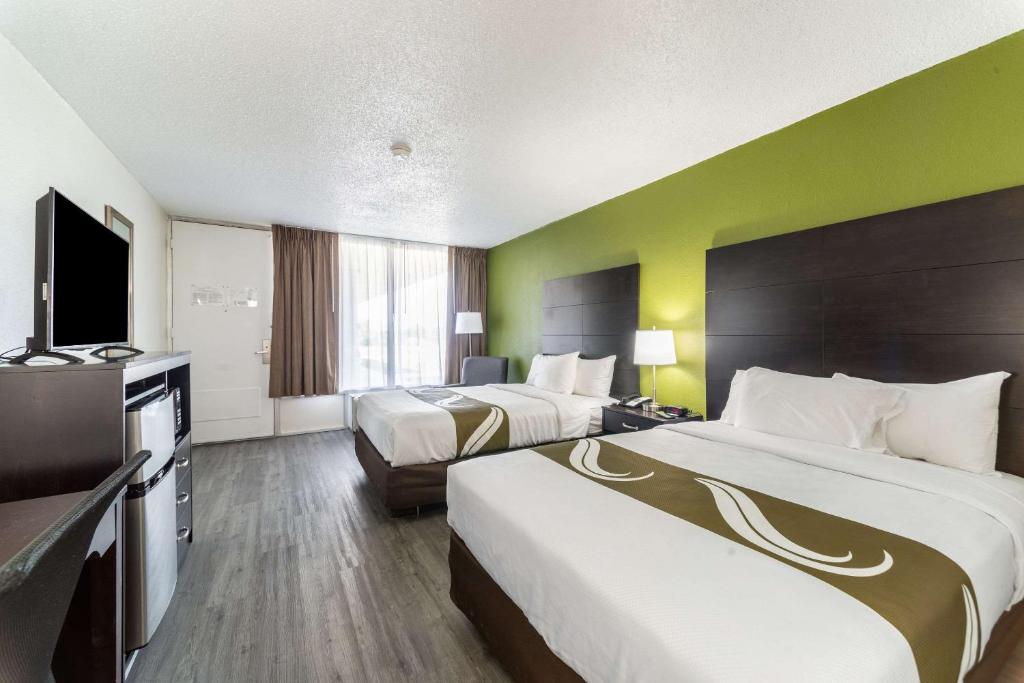 Double Room with Two Double Beds – Smoking