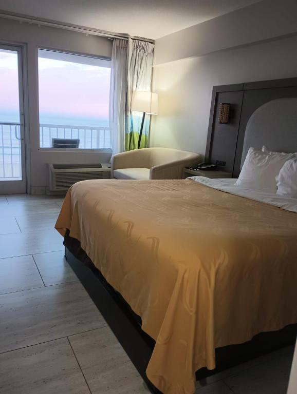 King Room  Ocean Front – Non-Smoking