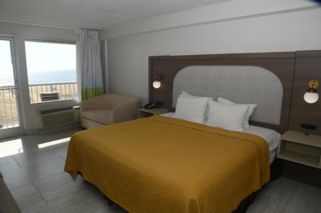 King Room  Ocean Front – Non-Smoking