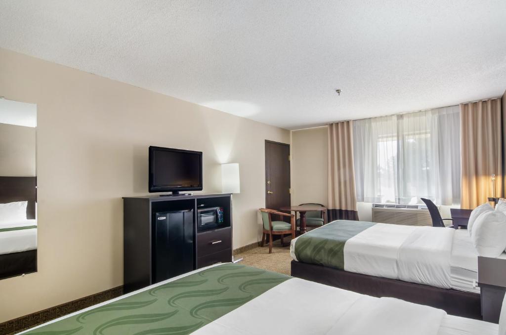 Queen Room with Two Queen Beds – Non-Smoking