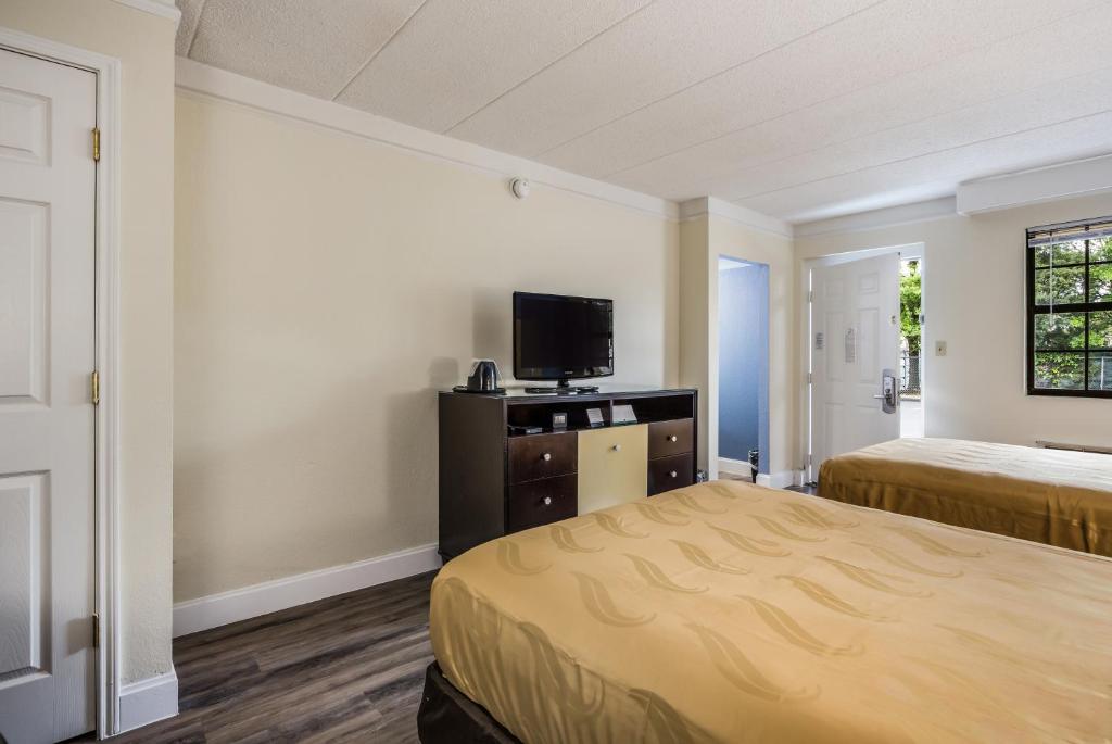 Double Room with Two Double Beds – Non-Smoking