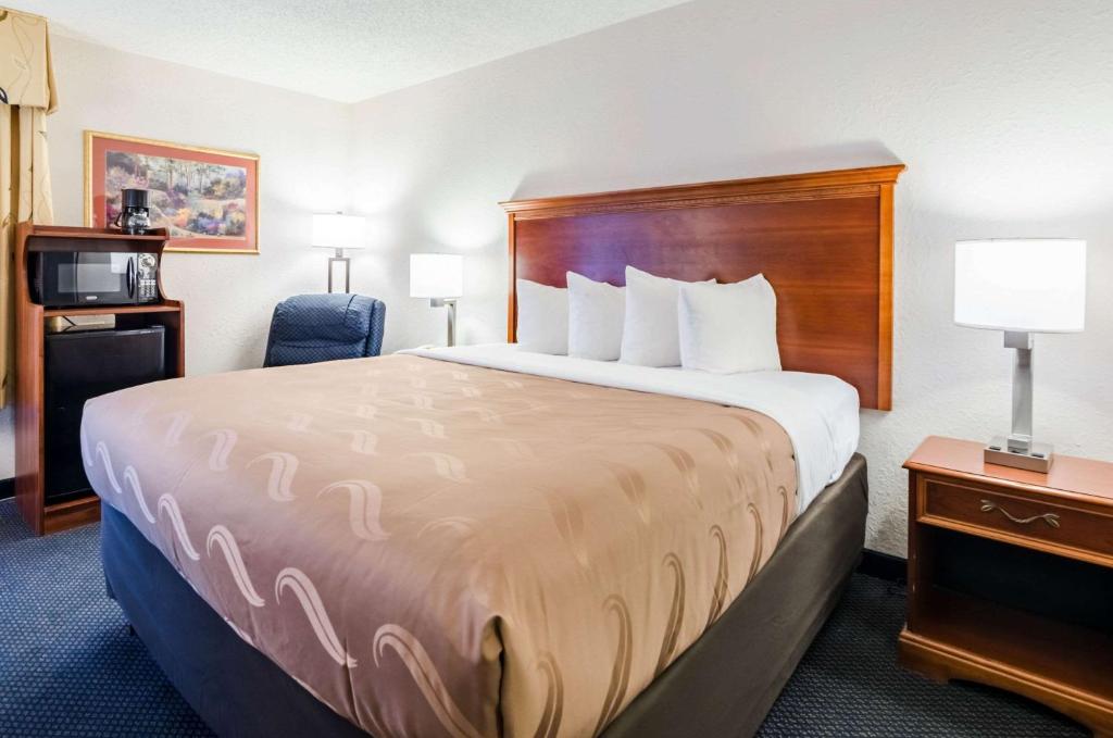 Queen Room – Non-Smoking