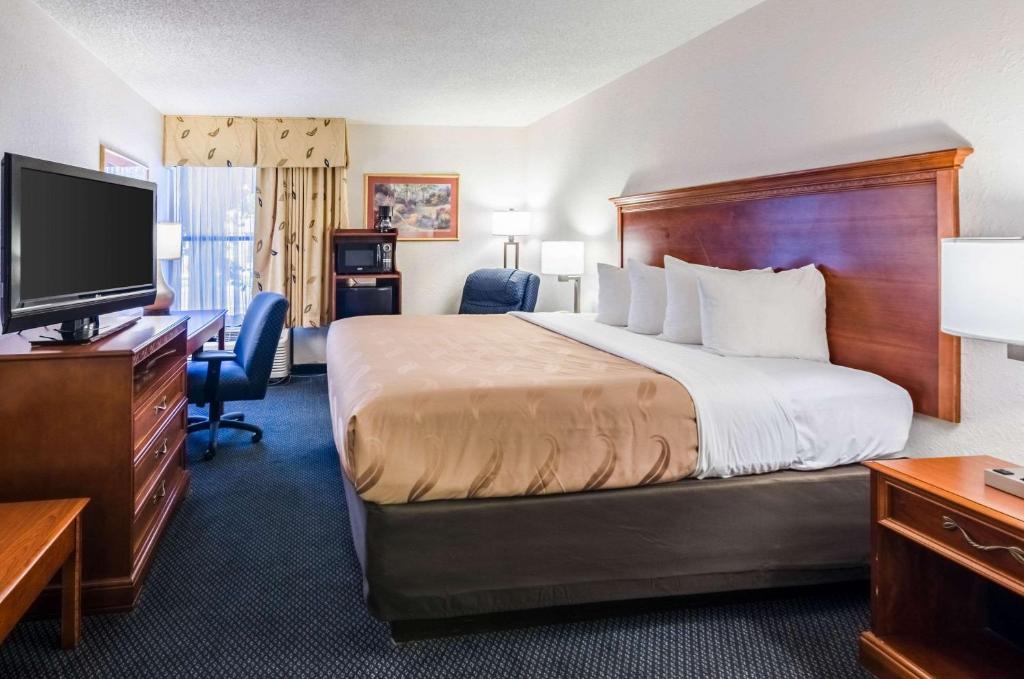 Queen Room – Smoking