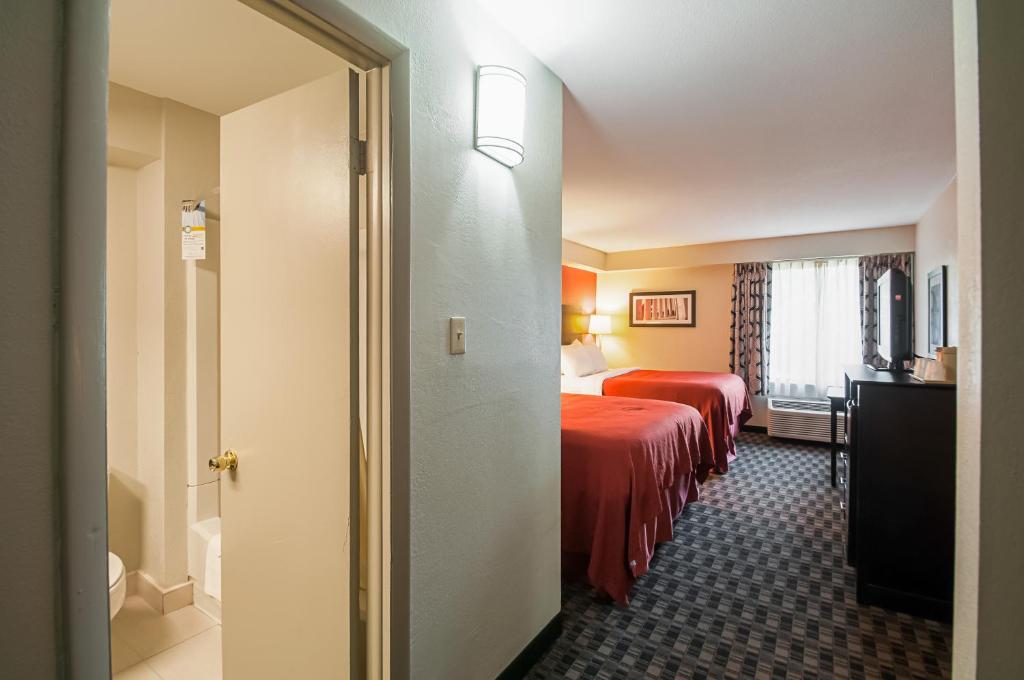 Deluxe Room with Two Queen Beds – Smoking