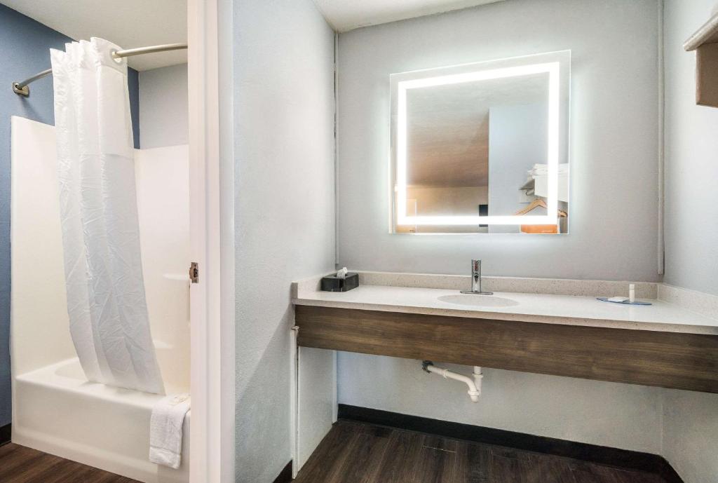 King Room Lake Front – Non SmokingTop Floor