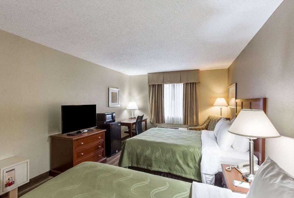 Queen Room with Two Queen Beds – Non-Smoking