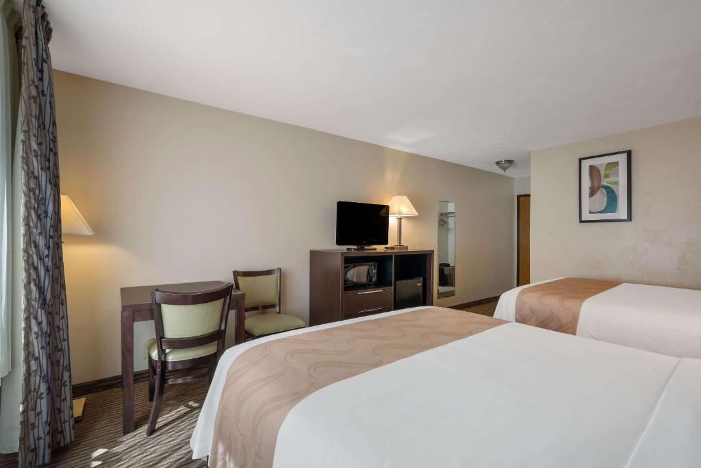 Queen Room with Two Queen Beds – Non-Smoking