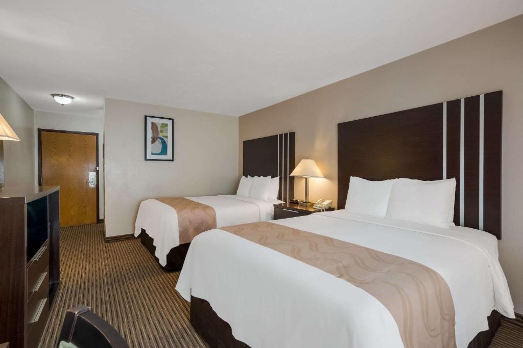 Queen Room with Two Queen Beds – Non-Smoking