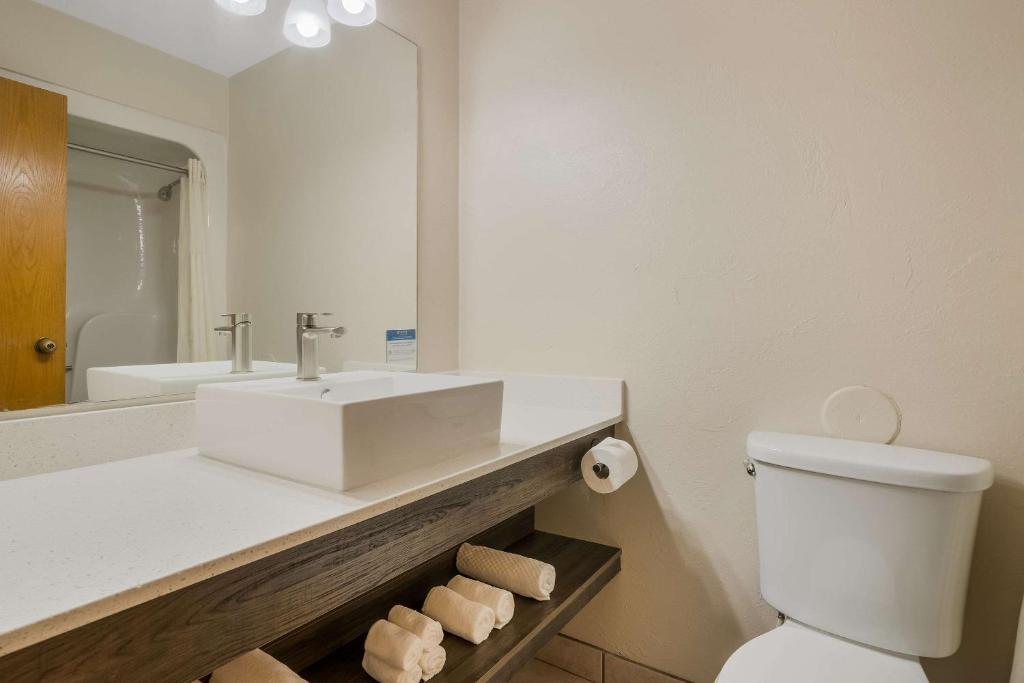 Queen Room with Two Queen Beds – Non-Smoking