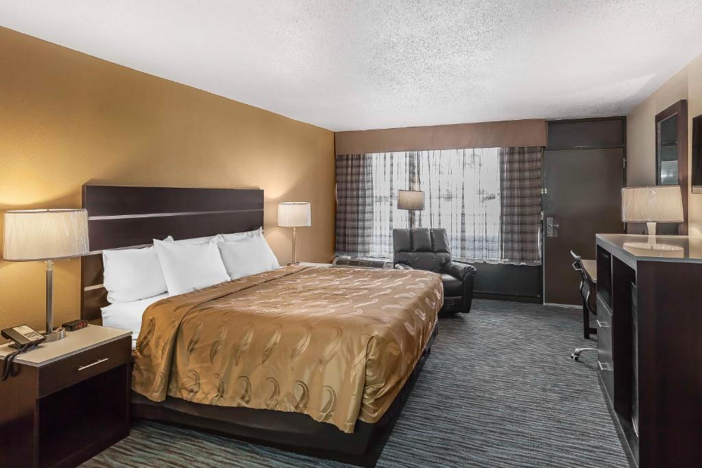 King Room – AccessibleNon-Smoking