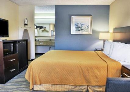 King Room with Sofa Bed – Non-Smoking