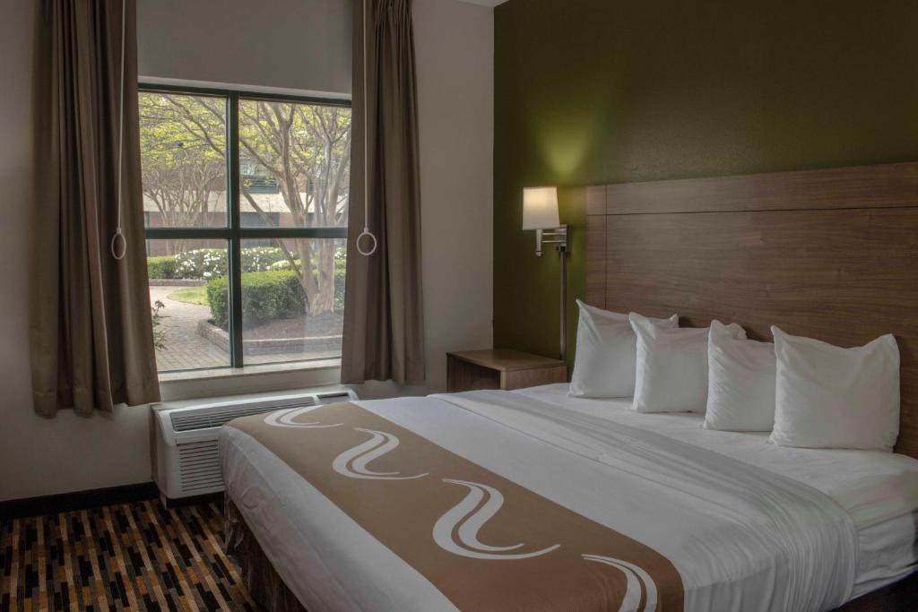 King Suite – Non-Smoking