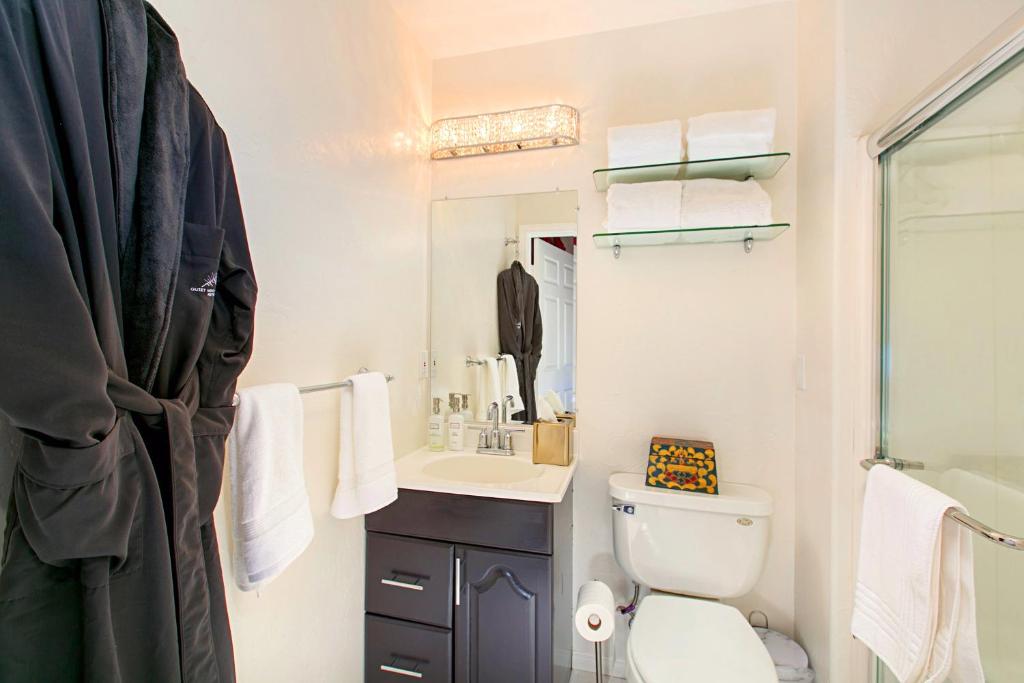 Suite with Lake View