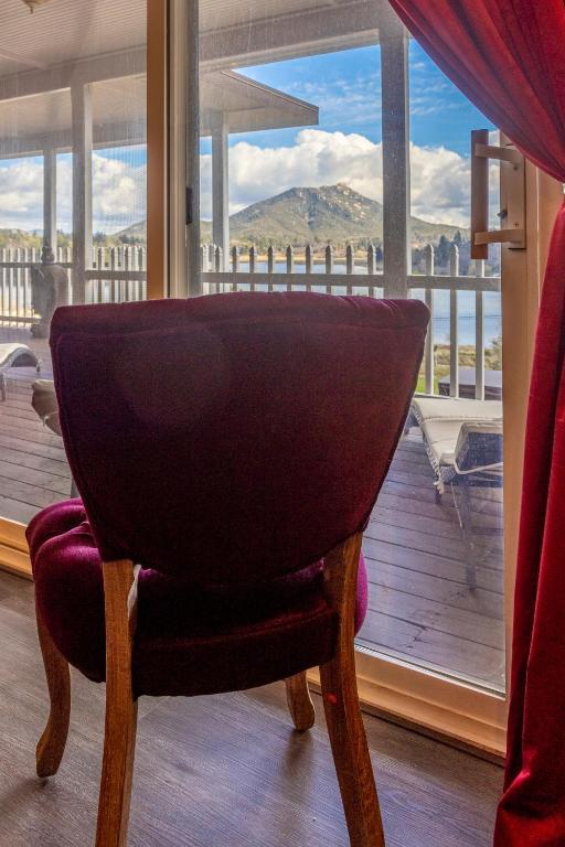 Suite with Lake View