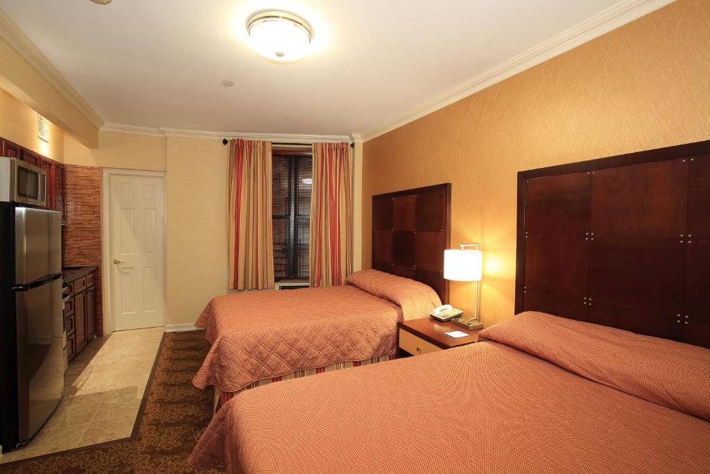 Deluxe Studio with Two Double Beds