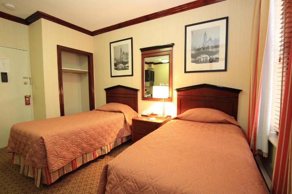 Studio with Two Twin Beds