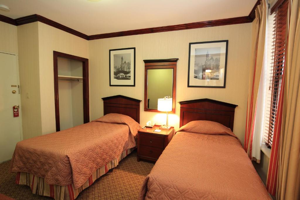 Studio with Two Twin Beds